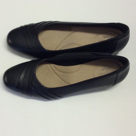 CLARKS Black Leather Shoes. NWOB - Picture 6 of 9